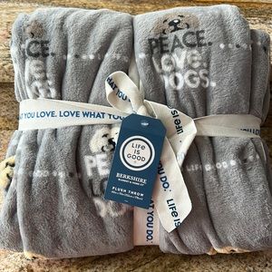 LIFE IS GOOD PLUSH THROW